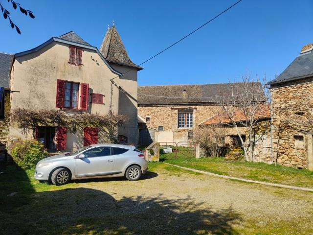 Corps De Ferme A Renover Sur 2948m² 140m² Sauveterre de Rouergue