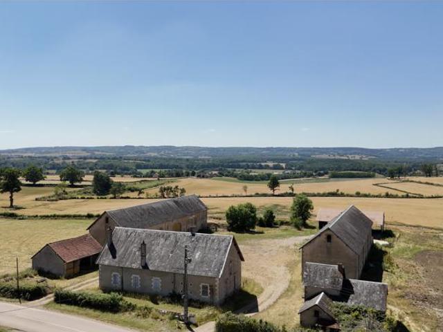 Corps de ferme à rénover sur 3 hectares