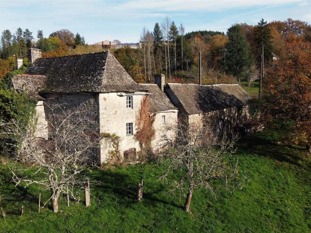 Corps de ferme à restaurer Charle de Louvrié 400m² Campouriez