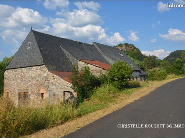 Corps de ferme authentique | 580 m² de charme | Saint Sauves d'Auvergne