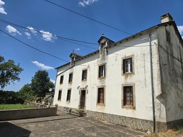 Corps de ferme avec maison, appartement et dépendances Dur. 237m² Durenque
