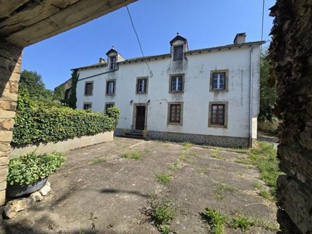Corps de ferme avec maison, appartement et dépendances Durenque