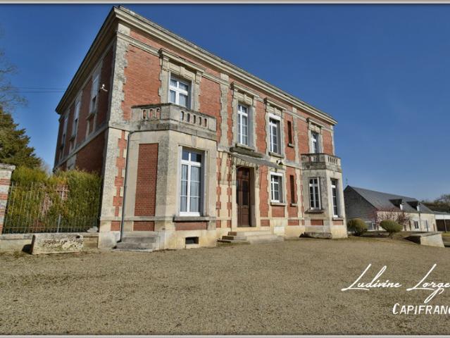 Corps de ferme avec Maison bourgeoise à vendre Au nord de Soissons 02 Aisne 14km – maison de 335 m² hb 6 chambres Dépendances Garages – Hangars Idéal entrepreneur Artisan Terrain 1.18ha