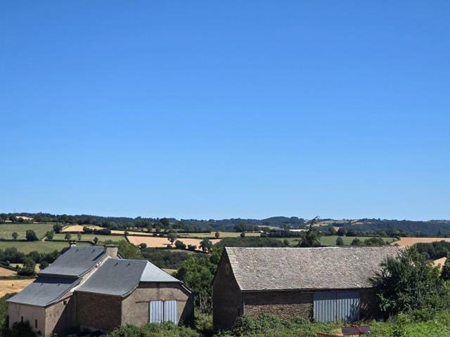 Corps de ferme avec maison et 2 granges Trémouilles 117m² Trémouilles