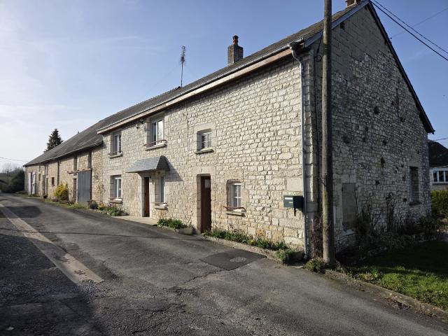 CORPS DE FERME avec maison et dépendances