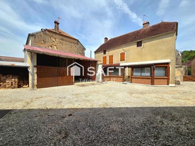 Corps de ferme avec maison quatre chambres et dépendances