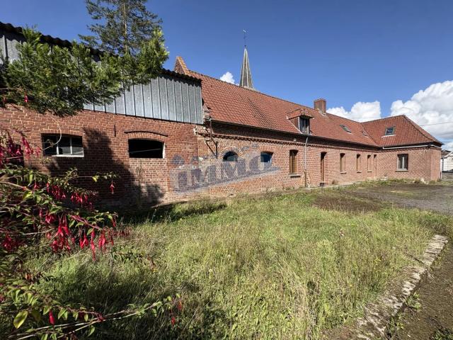 Corps de ferme avec nombreuses dépendances Secteur d'Avesnes
