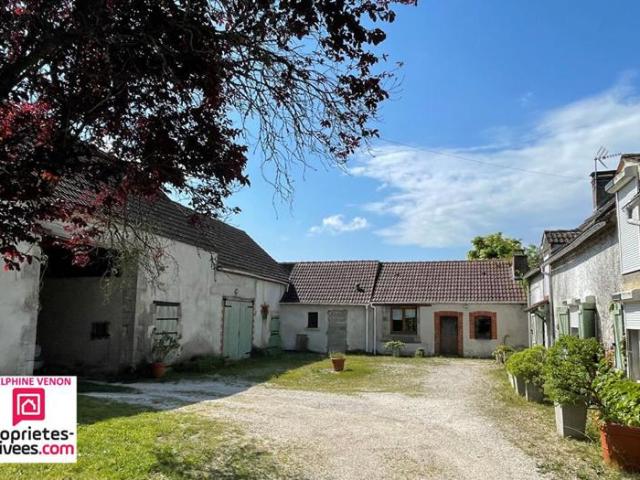 Corps de ferme avec beaucoup de potentiel et 2 habitations sur 7120 m² à Saint Martin D Abbat