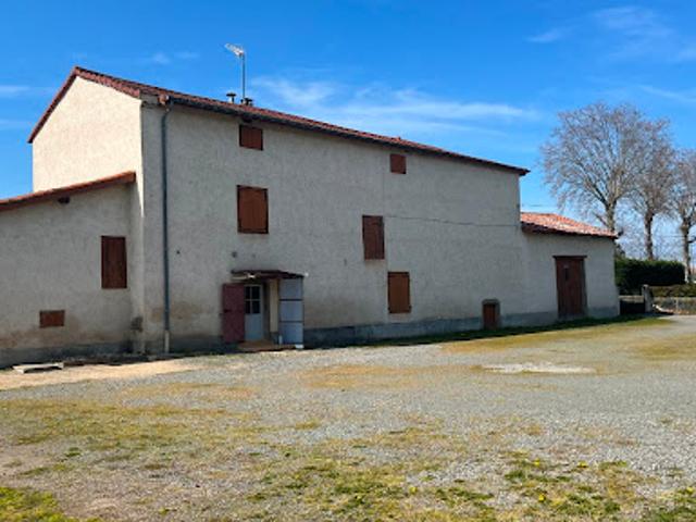Corps de ferme avec dépendances et jardin