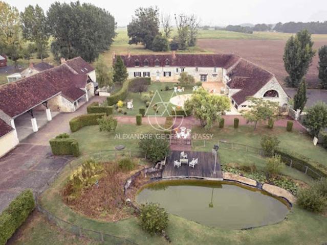 Corps de ferme avec dépendances et jardin