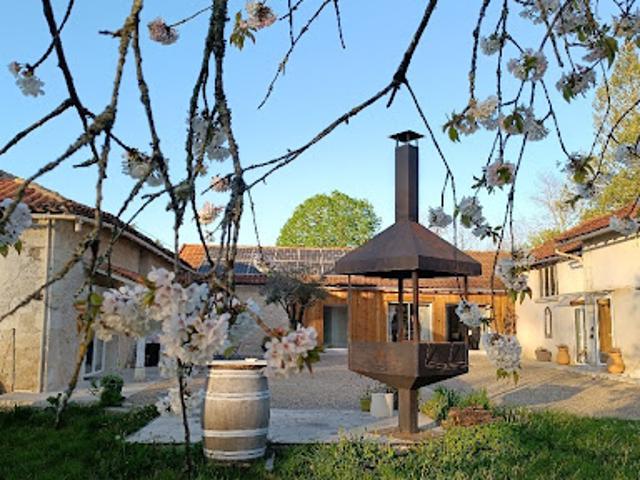 Corps de ferme avec jardin