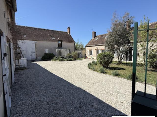 Corps de ferme avec jardin