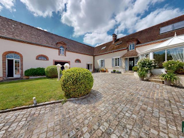 Corps de ferme avec jardin