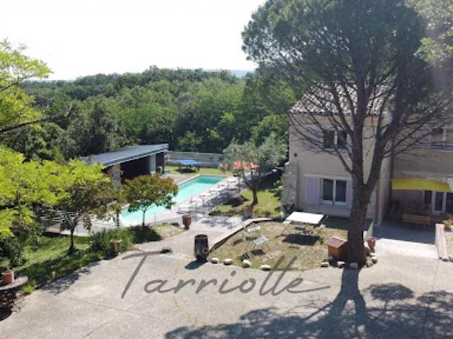 Corps de ferme avec piscine