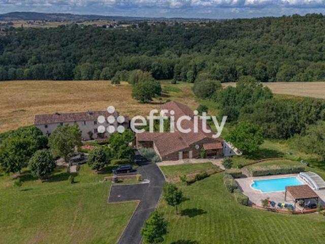 Corps de ferme avec piscine