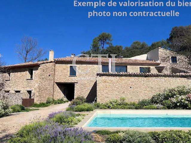 Corps de ferme avec piscine