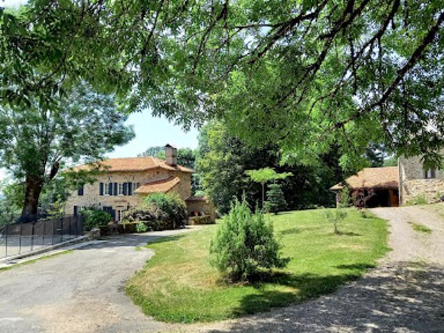 Corps de ferme avec piscine