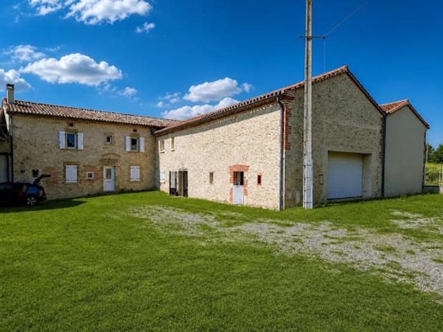 Corps de ferme avec piscine