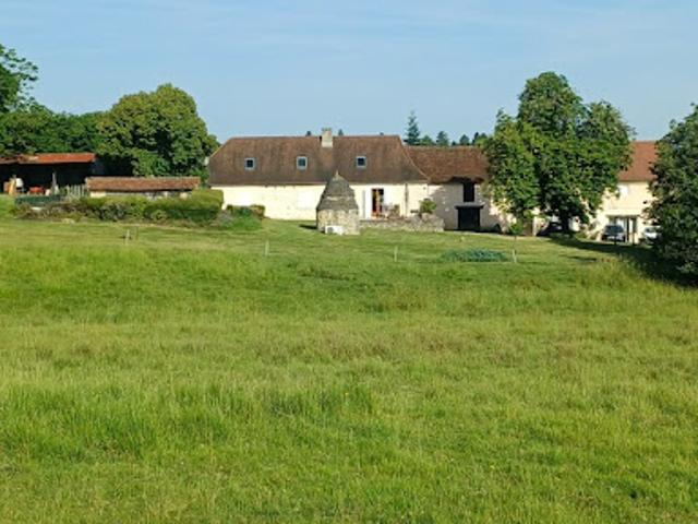 Corps de ferme avec piscine