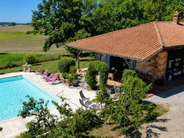 Corps de ferme avec piscine