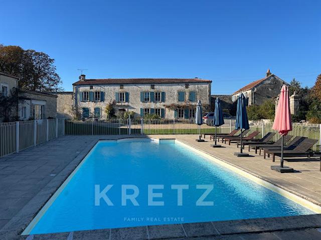 Corps de ferme avec piscine