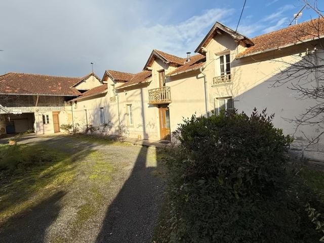 Corps de ferme avec studio rénové et dépendances entre Tarbes et Rabastens de Bigorre