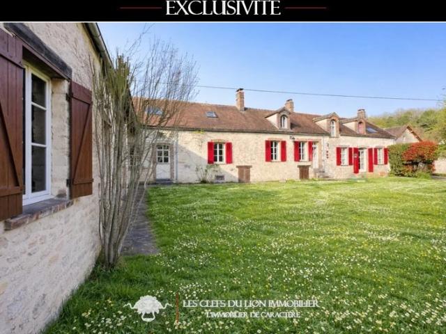 CORPS DE FERME AVEC VERGER ET DÉPENDANCES