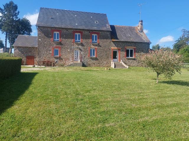 Corps de ferme avec 2 hectares secteur Lassay les Châteaux 127m² Juvigny Val d'Andaine
