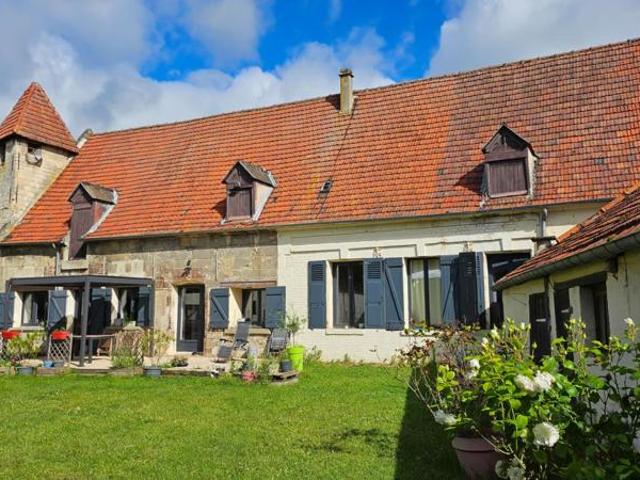 Corps de ferme Complet avec dépendances et Box: 7 pièce s 174 m2