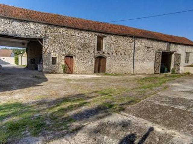 Corps de ferme de 400m2, 10 pièces,parcelle de 930m2