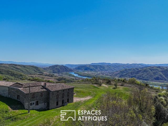 Corps de ferme de 720 m² à réhabiliter avec vue panoramique