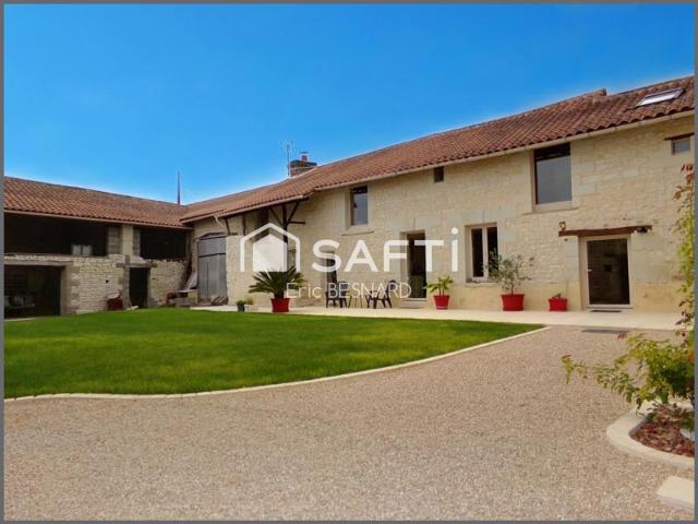 Corps de ferme de 7 pièces 180m2 environ 86200 la roche rigault