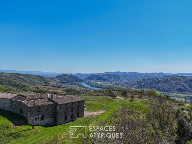 Corps de ferme de 720 m2 à réhabiliter avec vue panoramique
