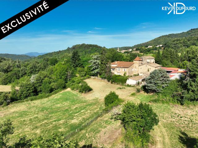Corps de Ferme de 230m² sur un terrain de 9,9Ha à SAINT