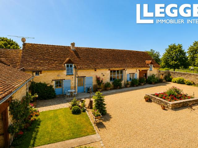 Corps de ferme de caractère avec gîte, piscine et parc d'un hectare — Sud Touraine