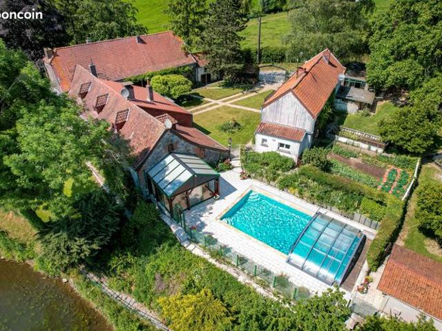 Corps de Ferme de l'année 1514 avec piscine grange dépendances possibilité gîtes, chambres d'hôte et réception