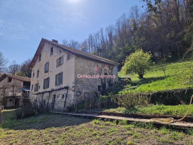 Corps de ferme du XVIe siècle à rénover Vue exceptionnelle sur le Vercors