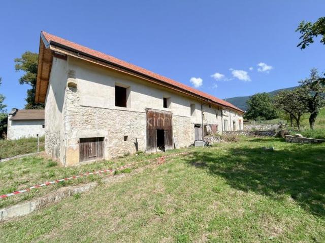 Corps de ferme de 592 m² sur parcelle de 889 m²