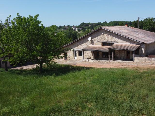 Corps de ferme en pierre 168 m2 4 ha Dépendances Idéal chevaux