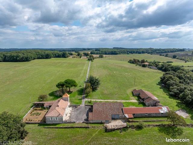 Corps de ferme en pierre avec dépendances sur 4 Ha à Sainte Colombe de Villeneuve