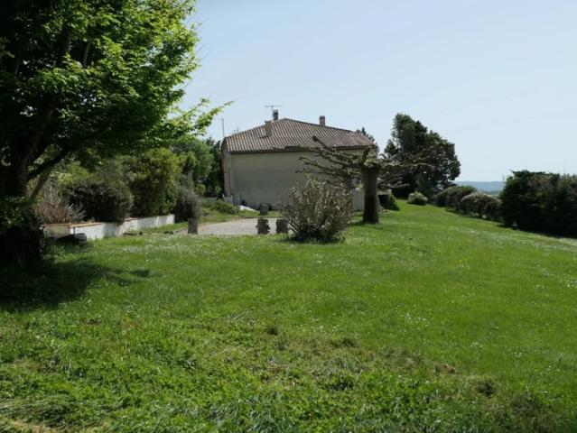 CORPS DE FERME EN PIERRE PISCINE