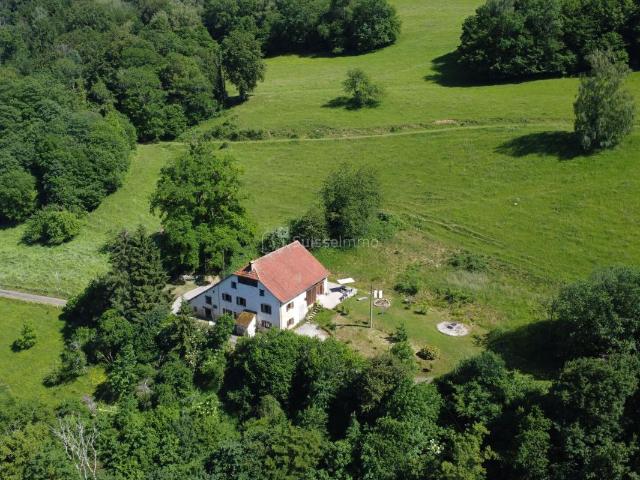 Corps de ferme isolé, 8 pièces 120 m2 59 ares de terrain