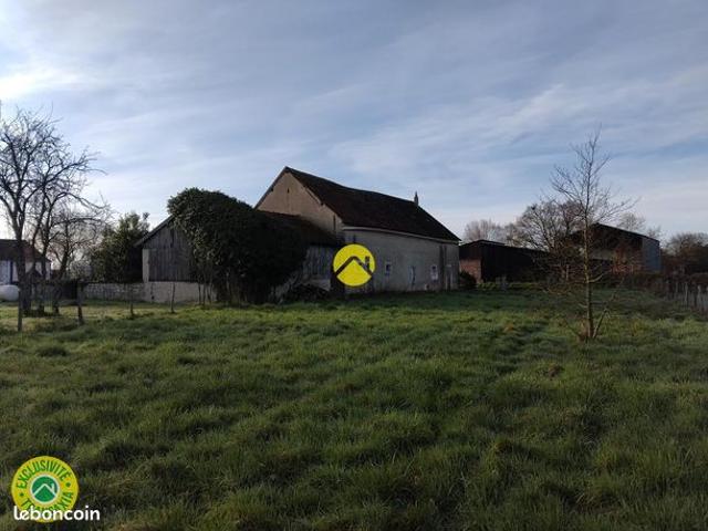 Corps de ferme proche village