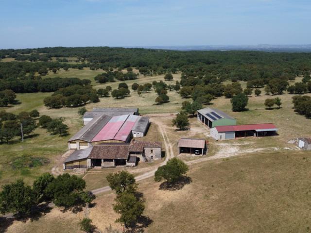 CORPS DE FERME QUERCYNOIS 2,37 HECTARES SAINT ANTONIN NO