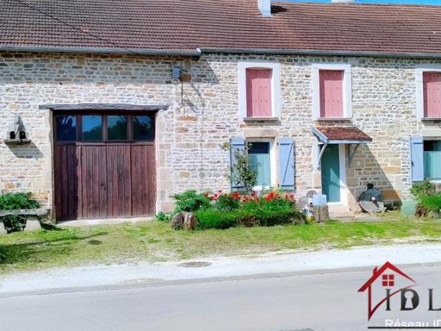 Corps de ferme rénové 227 mètres carrés habitables, neuf piè