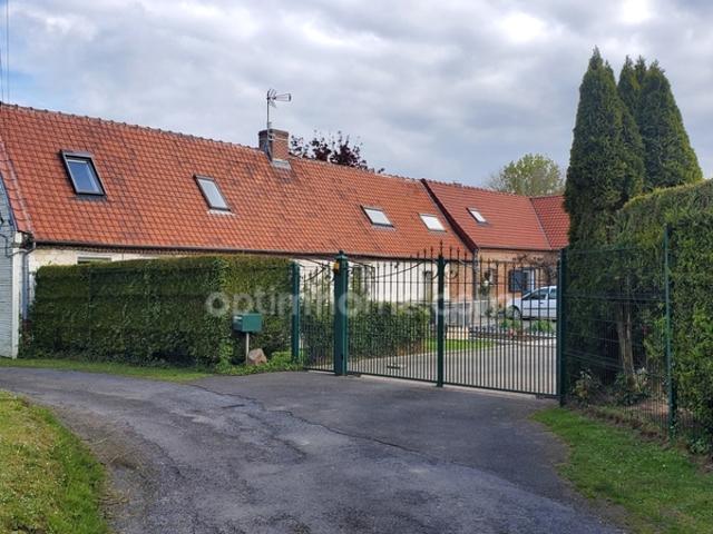 CORPS DE FERME RENOVE 255 M² GARAGES BOXES JARDIN