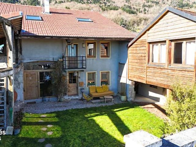 Corps de ferme 278m2 5 chambres Collonges 01550