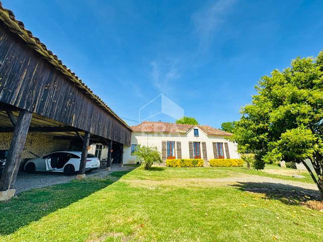 Corps de ferme rénové avec vu sur les coteaux
