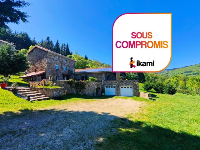 Corps de ferme rénové de 211m2 avec vue dégagée sur 6000m2 d. 211m² La Versanne