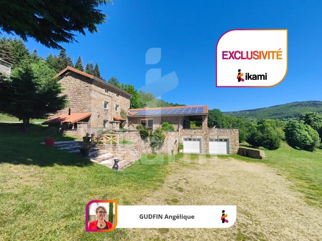 Corps de ferme rénové de 211m2 avec vue dégagée sur 6000m2 de terrain